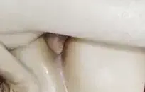 شقي شقراء في سن المراهقة يحصل لها ثقوب مليئة الديك.