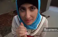 نايمة على بطنها زلط