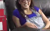 نموذج اللياقة البدنية يحصل مارس الجنس من قبل رئيسها الجديد في صالة الألعاب الرياضية.