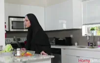 مفلس في سن المراهقة فاتنة يحصل مارس الجنس من قبل صديقها.