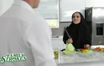 أنا لست عذراء ، آسف المرة الأولى لي مع فتاة.