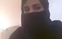 زوجتي تعطيني اللسان أثناء نومي.