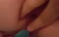 أخت زوجي أعطتني اللسان بينما كان صديقها في الطابق العلوي.