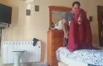 فرخ بيضاء سميكة تأخذ ديك حتى الأحمق لها.