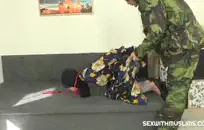 الديك الهيكل الجائع cums في على ذوت الشباب.