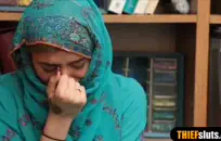 فتاة المدرسة المشاغب يأخذ قصف شديد من المعلم القديم.