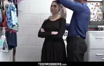 بلدي مثير كبير الثدي صديقة ركوب الديك بينما يعمل الزوج.