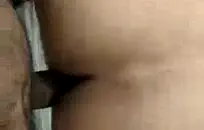 امرأة سمراء جميلة تأخذ قضيب فرنك بلجيكي كبير في السيارة والحصول على نائب الرئيس في كل مكان لها.