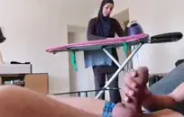 مثير شقراء شرائط الفرخ للكاميرا على كاميرا ويب.