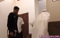 امرأةيجي ضهرها